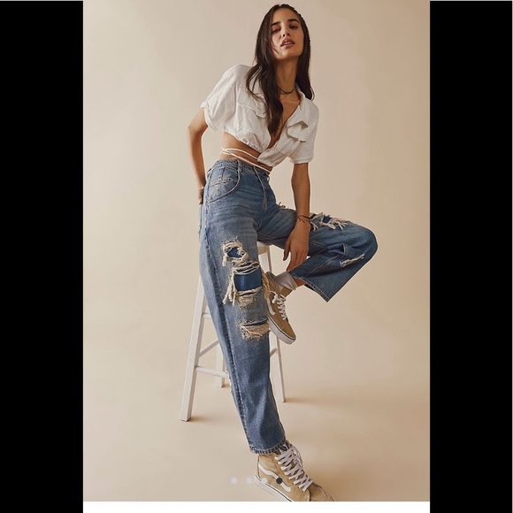 NWOT Free people Barrel denim jeans with blue and white flower print - Picture 3 of 7